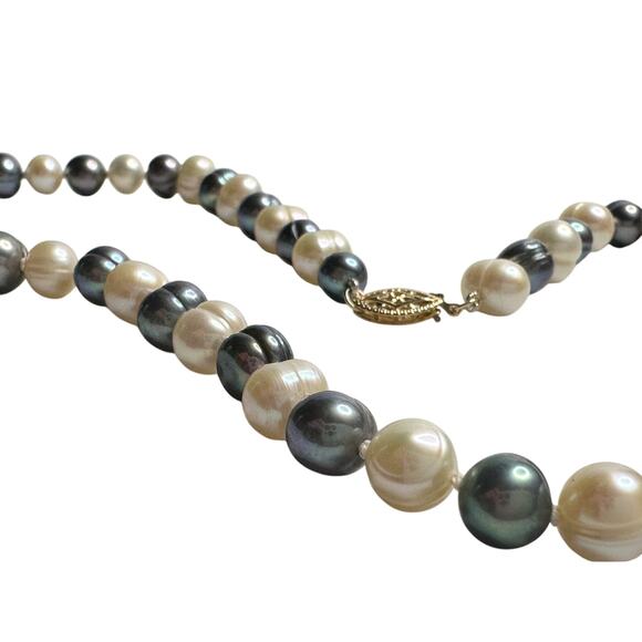 14kt Gold Hand Knotted 7mm Peacock Black (Bluish) & White Pearl Necklace 17" - Picture 7 of 10